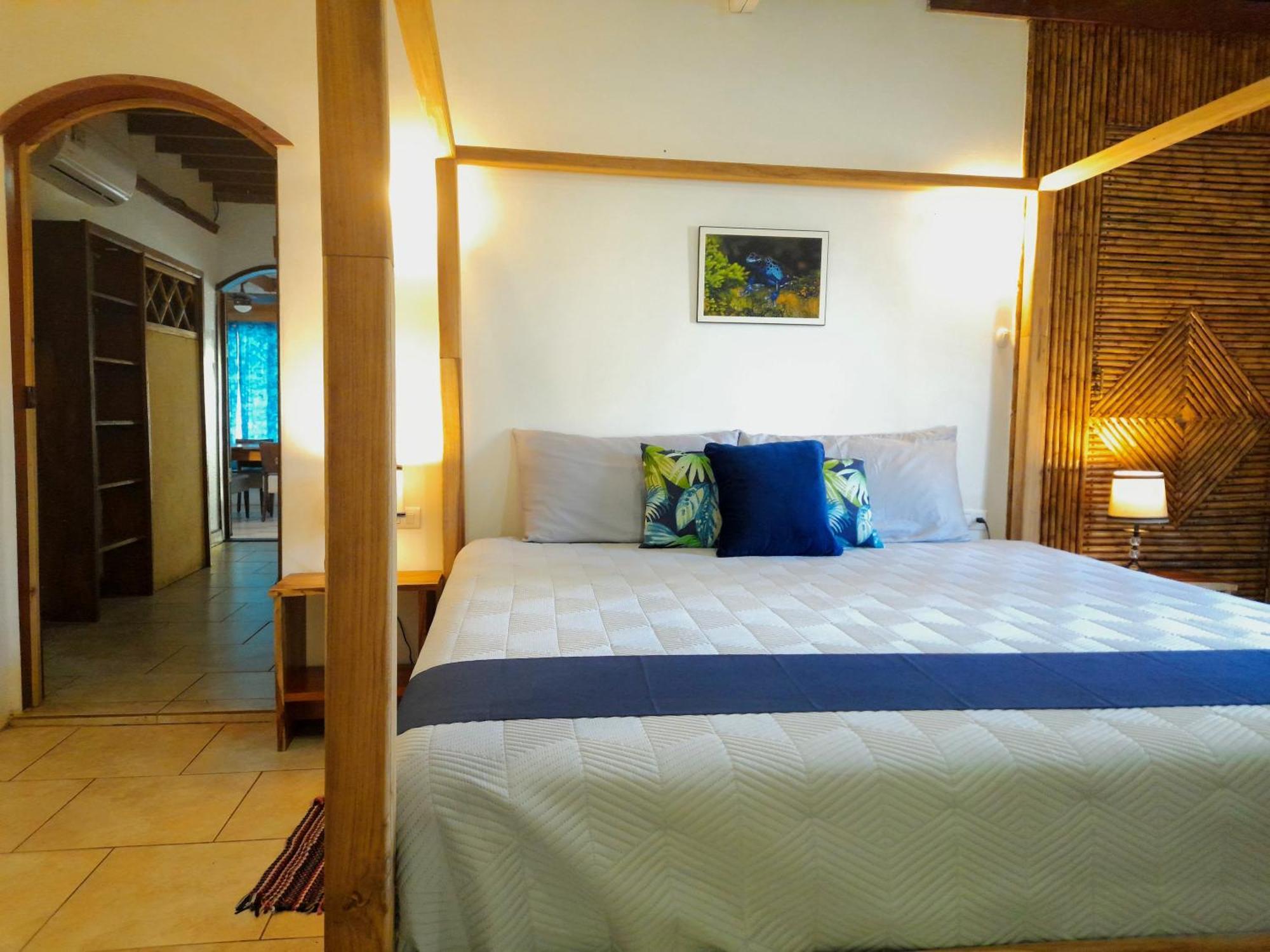 Casa Blanca Beachfront House With Shared Pool Access Pangea Lodge Manzanillo  Exteriör bild