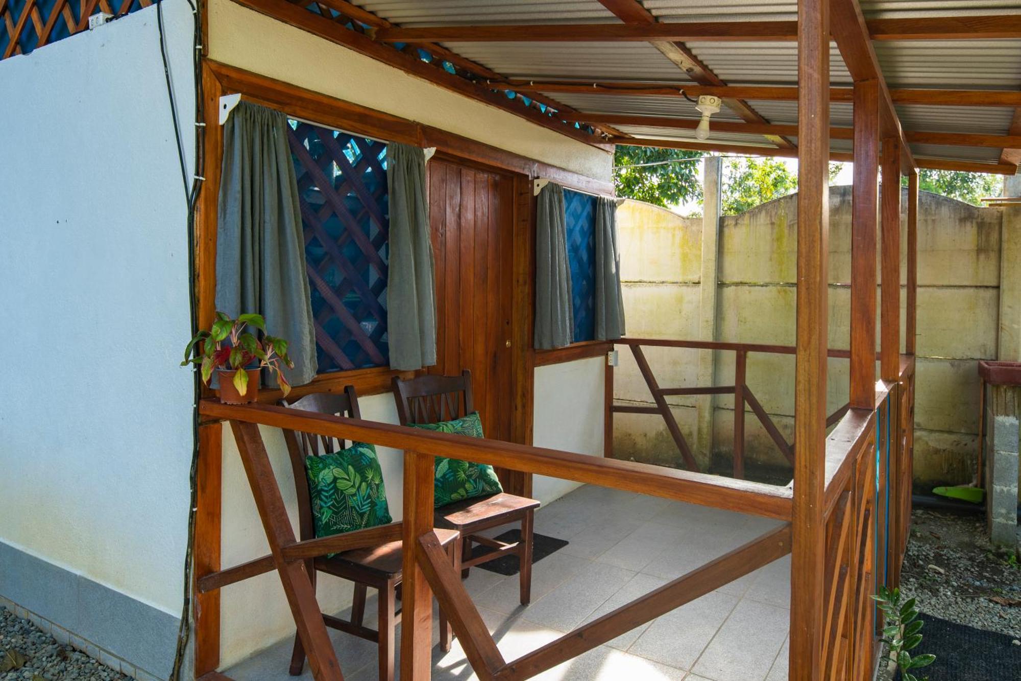 Casa Blanca Beachfront House With Shared Pool Access Pangea Lodge Manzanillo  Exteriör bild