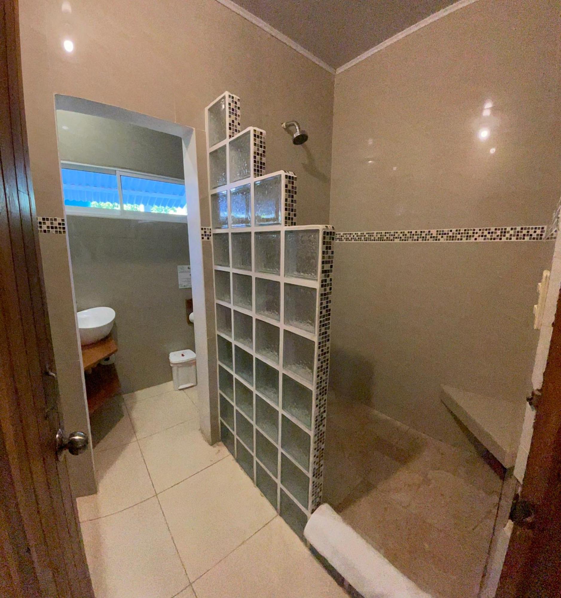 Casa Blanca Beachfront House With Shared Pool Access Pangea Lodge Manzanillo  Exteriör bild