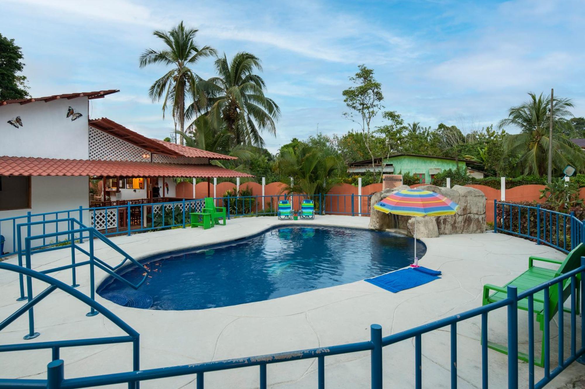 Casa Blanca Beachfront House With Shared Pool Access Pangea Lodge Manzanillo  Exteriör bild