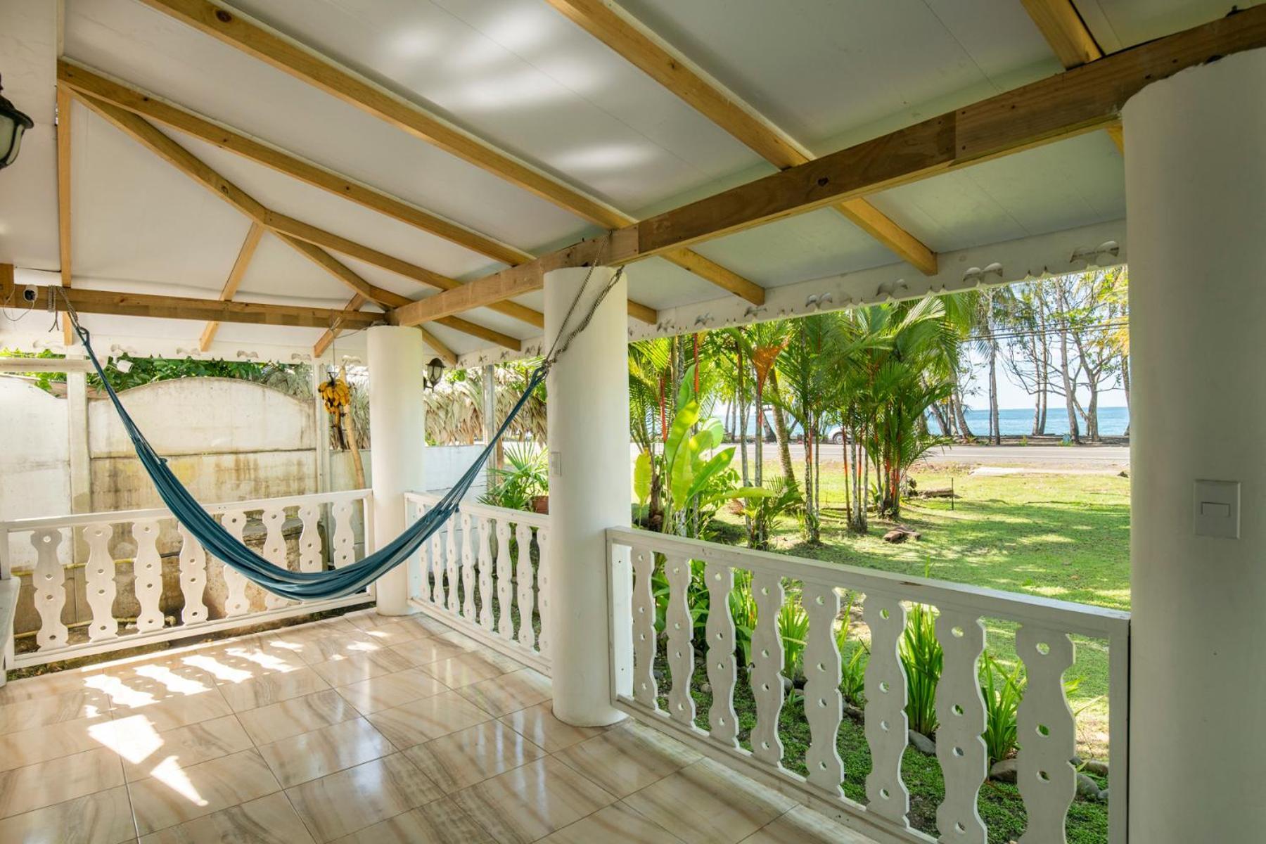 Casa Blanca Beachfront House With Shared Pool Access Pangea Lodge Manzanillo  Exteriör bild