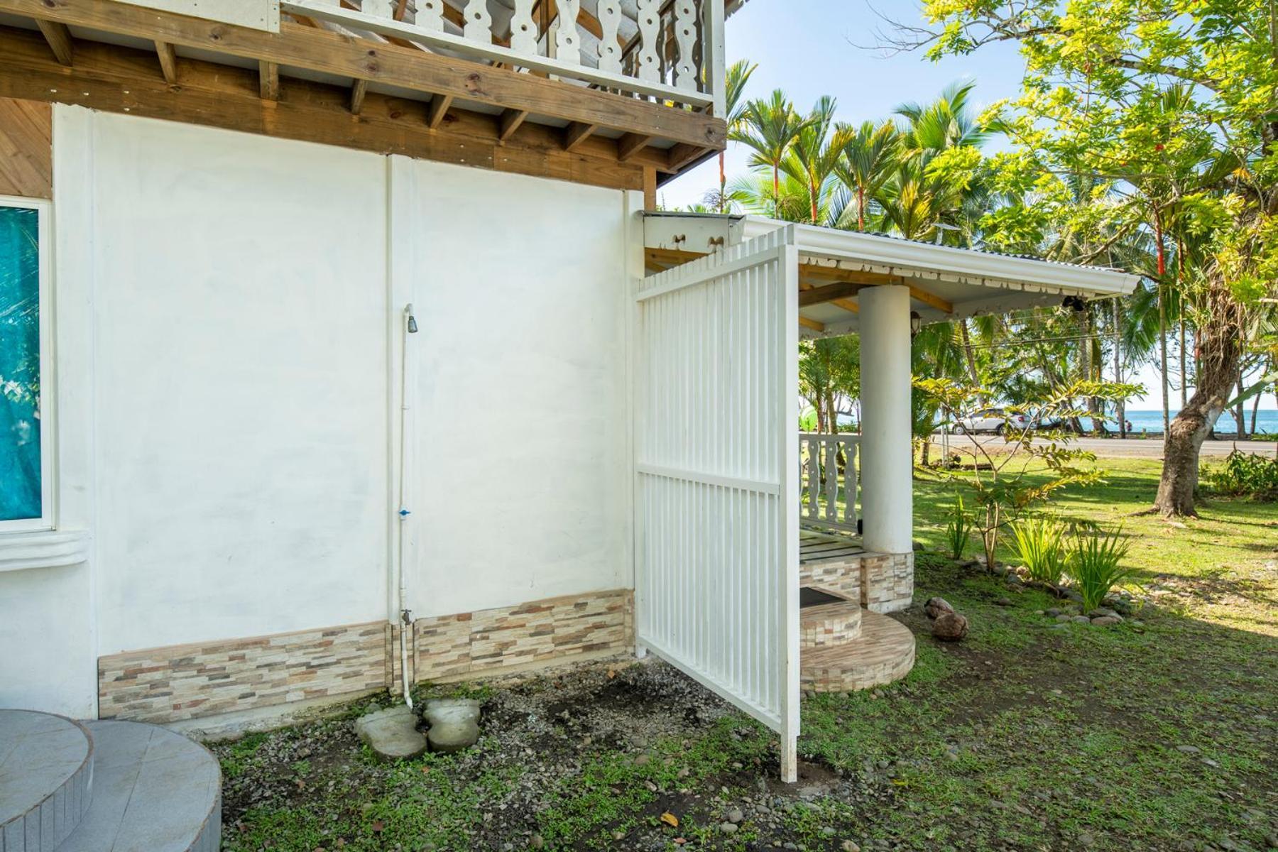 Casa Blanca Beachfront House With Shared Pool Access Pangea Lodge Manzanillo  Exteriör bild
