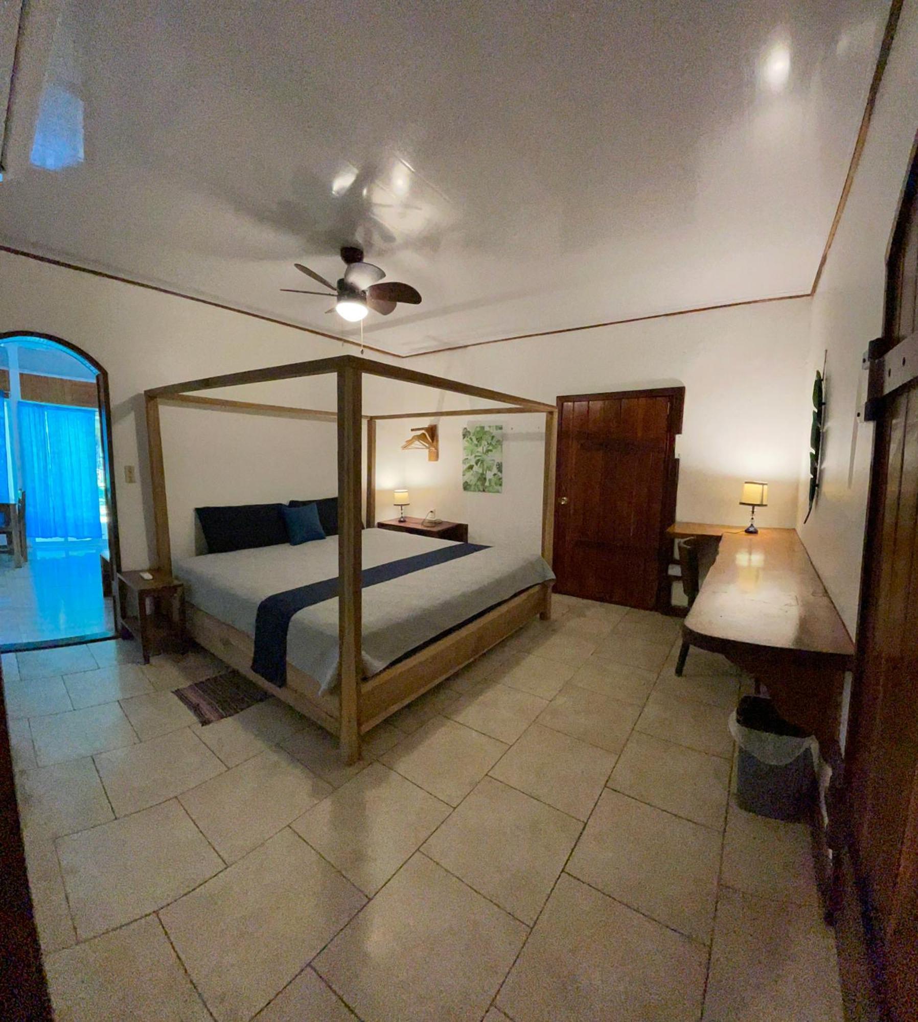Casa Blanca Beachfront House With Shared Pool Access Pangea Lodge Manzanillo  Exteriör bild